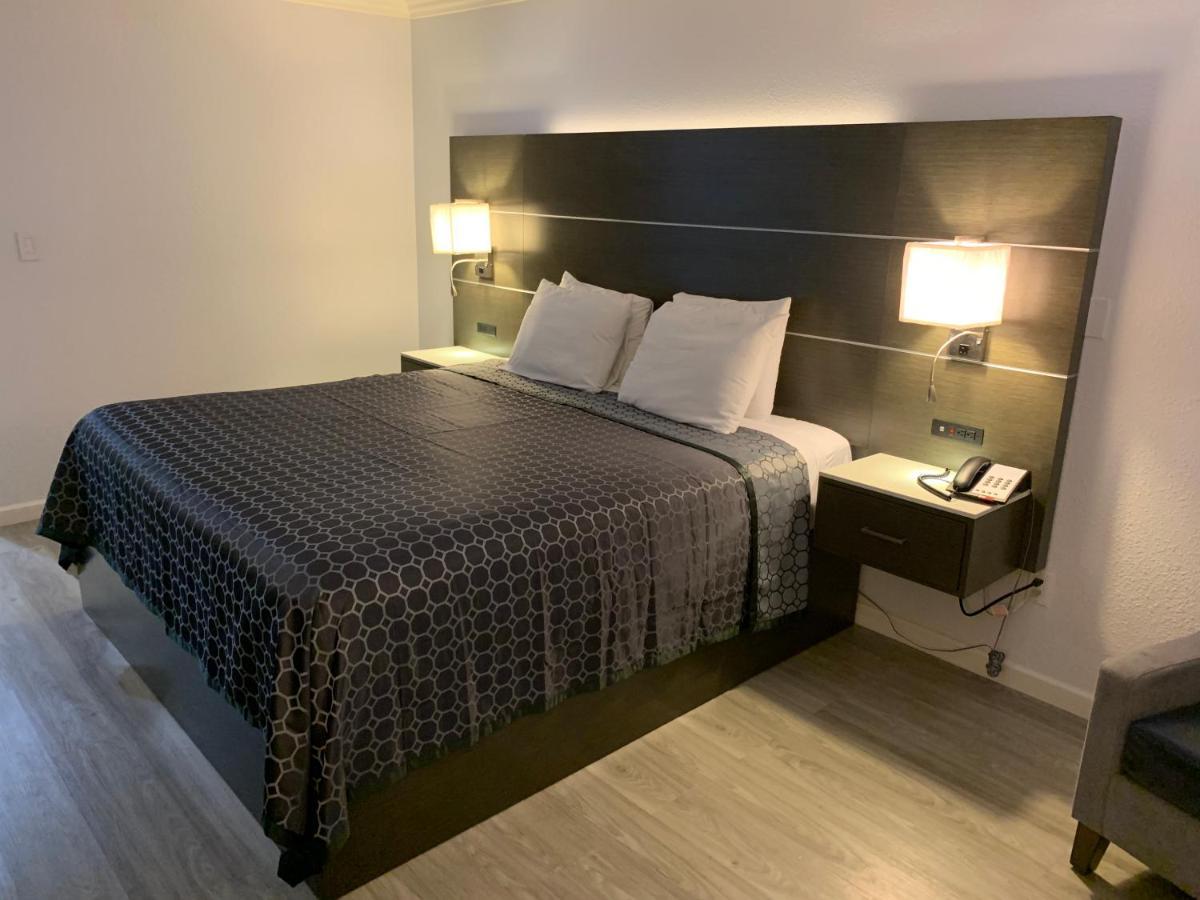 Standard King Room