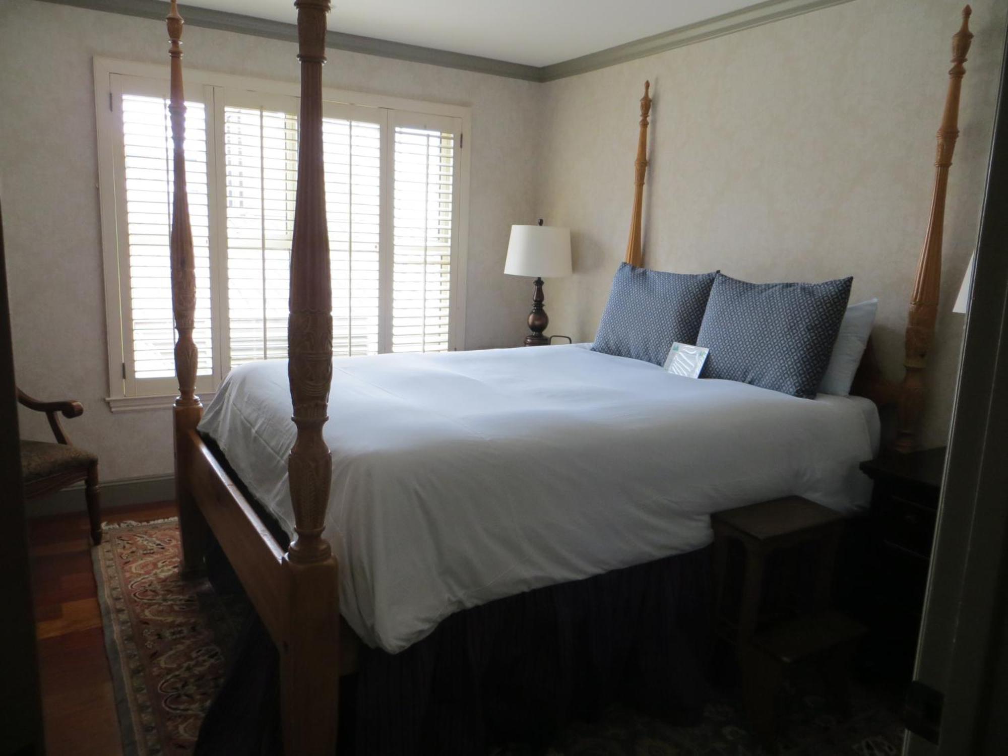 Two-Bedroom Suite One King Bed One Queen Bed