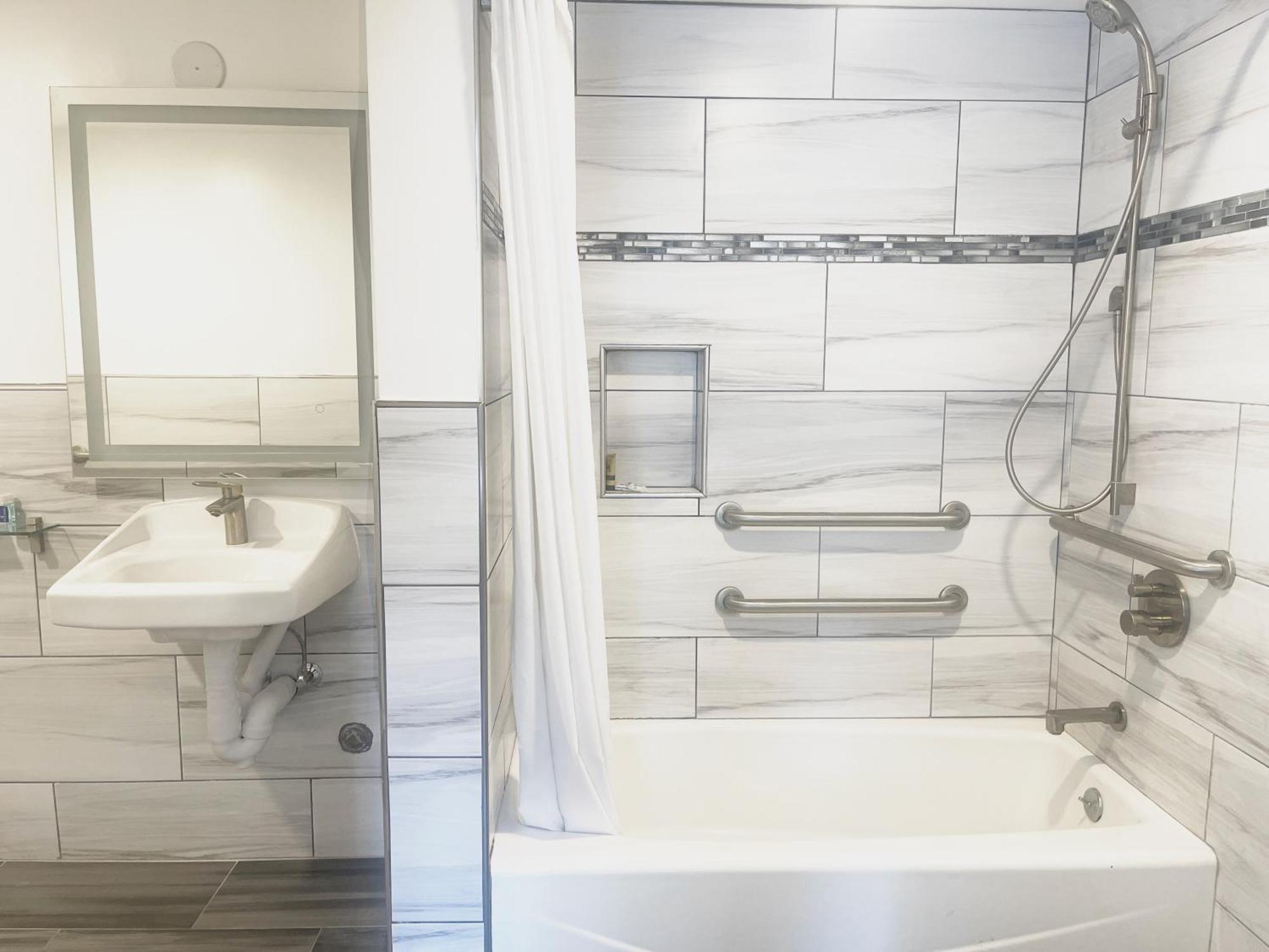 Habitación con cama extragrande adaptada para persona de movilidad reducida - No fumadores