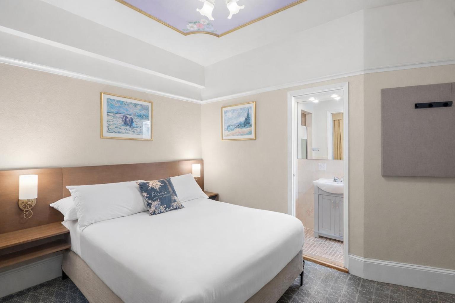 Standard Queen Room