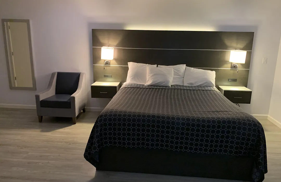Mirage Inn & Suites-1