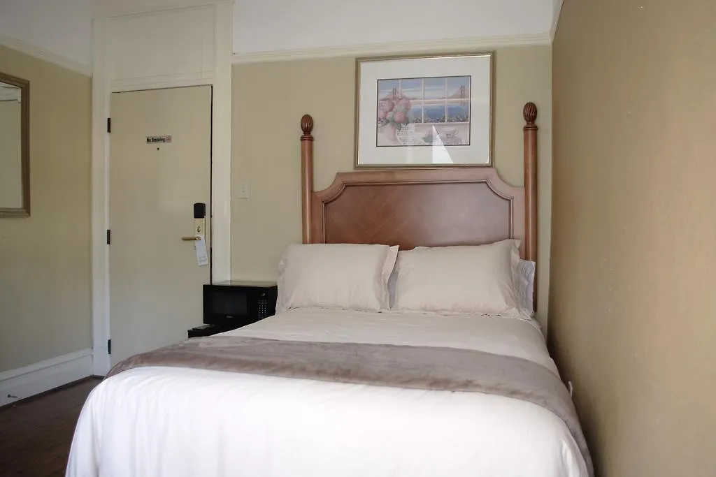 Yale Hotel-1
